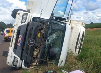 Carmo do Paranaíba: Acidente Entre Dois Caminhões Deixa Três Feridos na BR-354 Carmo do Paranaíba Acidente Entre Dois Caminhões Deixa Três Feridos na BR-354