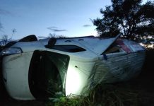 Carmo do Paranaíba: Condutor Perde Controle e Capota Furgão na BR-354 em Dia Chuvoso Carmo do Paranaíba Condutor Perde Controle e Capota Furgão na BR-354 em Dia Chuvoso