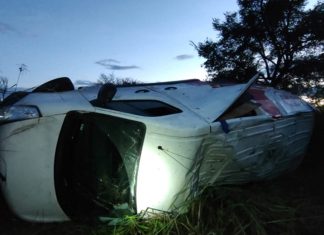 Carmo do Paranaíba: Condutor Perde Controle e Capota Furgão na BR-354 em Dia Chuvoso Carmo do Paranaíba Condutor Perde Controle e Capota Furgão na BR-354 em Dia Chuvoso