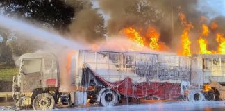 Carreta em chamas na BR-050 causa interdição total da pista em Delta Carreta em chamas na BR-050 causa interdição total da pista em Delta