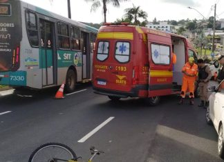 Colisão entre carro e bicicleta deixa duas pessoas feridas em Uberlândia; incidente ocorreu na Av. Nicomedes Alves dos Santos Colisão entre carro e bicicleta deixa duas pessoas feridas em Uberlândia; incidente ocorreu na Av. Nicomedes Alves dos Santos