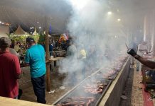 Comemorações pela reeleição e posse do prefeito em cidade mineira incluem chopp e churrasco gratuitos Comemorações pela reeleição e posse do prefeito em cidade mineira incluem chopp e churrasco gratuitos
