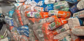 Comércio de Uberlândia é fechado após flagrante de mercadorias vencidas Comércio de Uberlândia é fechado após flagrante de mercadorias vencidas