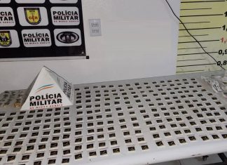 Equipe da PM apreende 1.235 porções de cocaína e outras drogas no bairro Tocantins, em Uberlândia/MG Equipe da PM apreende 1.235 porções de cocaína e outras drogas no bairro Tocantins, em UberlândiaMG