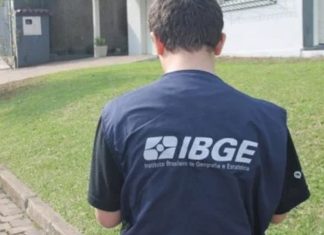 Funcionário do IBGE é atacado ao ser confundido com golpista em Patos de Minas Funcionário do IBGE é atacado ao ser confundido com golpista em Patos de Minas