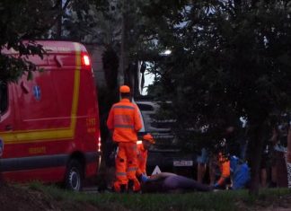 Gestante Sofre Acidente de Moto na Avenida Imbaúbas em Uberlândia Gestante Sofre Acidente de Moto na Avenida Imbaúbas em Uberlândia