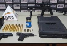 Homem é Detido em Monte Carmelo com Arsenal de Armas e Munições Durante Operação da PM Homem é Detido em Monte Carmelo com Arsenal de Armas e Munições Durante Operação da PM