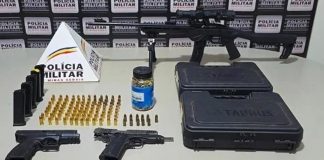 Homem é Detido em Monte Carmelo com Arsenal de Armas e Munições Durante Operação da PM Homem é Detido em Monte Carmelo com Arsenal de Armas e Munições Durante Operação da PM