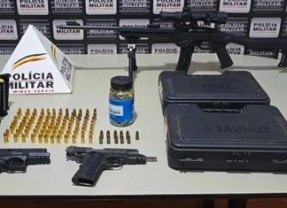 Homem é Detido em Monte Carmelo com Arsenal de Armas e Munições Durante Operação da PM Homem é Detido em Monte Carmelo com Arsenal de Armas e Munições Durante Operação da PM