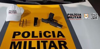 Homem é detido com arma de uso restrito durante operação policial em Araguari Homem é detido com arma de uso restrito durante operação policial em Araguari