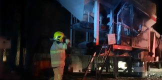 Incêndio atinge unidade de energia em usina de asfalto em Araxá na madrugada Incêndio atinge unidade de energia em usina de asfalto em Araxá na madrugada