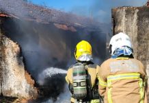 Incêndio devasta casa abandonada no bairro Santa Helena, em Araguari Incêndio devasta casa abandonada no bairro Santa Helena, em Araguari