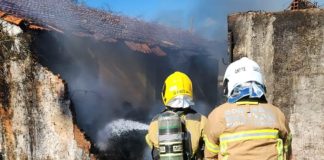 Incêndio devasta casa abandonada no bairro Santa Helena, em Araguari Incêndio devasta casa abandonada no bairro Santa Helena, em Araguari