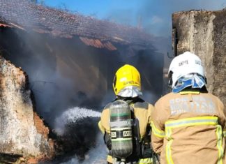 Incêndio devasta casa abandonada no bairro Santa Helena, em Araguari Incêndio devasta casa abandonada no bairro Santa Helena, em Araguari