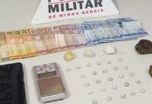 Jovem de 19 anos é detido por tráfico de drogas em Araguari; crack e maconha são confiscados. Jovem de 19 anos é detido por tráfico de drogas em Araguari; crack e maconha são confiscados.