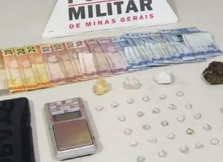 Jovem de 19 anos é detido por tráfico de drogas em Araguari; crack e maconha são confiscados. Jovem de 19 anos é detido por tráfico de drogas em Araguari; crack e maconha são confiscados.