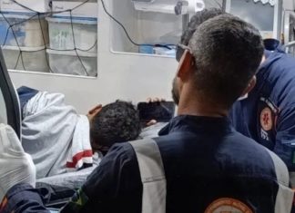 Jovem é atingido por disparos nas costas no Bairro Nossa Senhora de Fátima, em Patos de Minas; autores dos tiros estão sendo buscados Jovem é atingido por disparos nas costas no Bairro Nossa Senhora de Fátima, em Patos de Minas; autores dos tiros estão sendo buscados