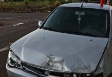 Jovem perde controle do carro, derruba lixeira e destrói portão de residência em Ituiutaba Jovem perde controle do carro, derruba lixeira e destrói portão de residência em Ituiutaba