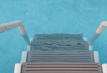 Menina sofre acidente em piscina e é indenizado em R$ 10 mil em Uberlândia Menino sofre acidente em piscina e é indenizado em R$ 10 mil em Uberlândia