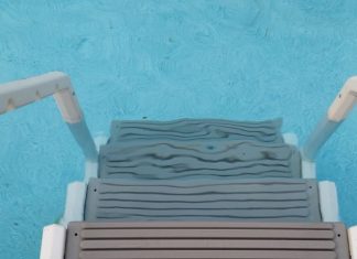 Menina sofre acidente em piscina e é indenizado em R$ 10 mil em Uberlândia Menino sofre acidente em piscina e é indenizado em R$ 10 mil em Uberlândia