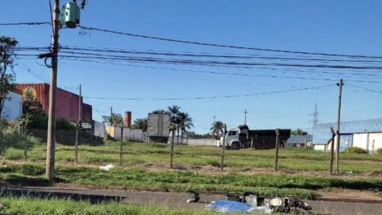 Motociclista falece ao colidir na traseira de caminhão no bairro Industrial, em Uberlândia