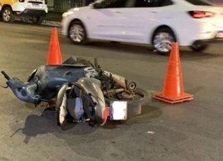 Motociclista sem habilitação sofre fratura exposta ao colidir com carro em Patos de Minas Motociclista sem habilitação sofre fratura exposta ao colidir com carro em Patos de MinasMotociclista sem habilitação sofre fratura exposta ao colidir com carro em Patos de Minas