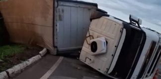 Motorista Capota Carreta Próximo ao Trevão Leilões, em Patos de Minas Motorista Capota Carreta Próximo ao Trevão Leilões, em Patos de Minas