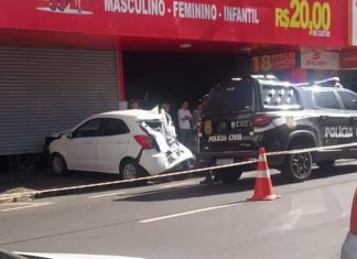 Ônibus Fora de Controle Provoca Destruição no Centro de Uberlândia Ônibus Fora de Controle Provoca Destruição no Centro de Uberlândia
