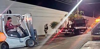 PM esclarece utilização de empilhadeira para remoção de veículos irregulares durante a Fenamilho PM esclarece utilização de empilhadeira para remoção de veículos irregulares durante a Fenamilho