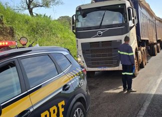 PRF apreende 200 toneladas de carga excedente no Triângulo Mineiro PRF apreende 200 toneladas de carga excedente no Triângulo Mineiro