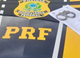 PRF captura fugitivo da Justiça com documento falsificado durante abordagem em Uberaba PRF captura fugitivo da Justiça com documento falsificado durante abordagem em Uberaba