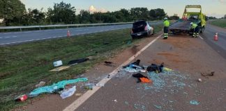 PRF detém mulher sem CNH após capotamento de carro e tentativa de fuga a pé na BR-050, em Catalão PRF detém mulher sem CNH após capotamento de carro e tentativa de fuga a pé na BR-050, em Catalão