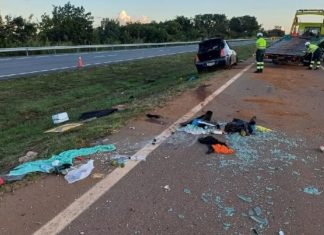 PRF detém mulher sem CNH após capotamento de carro e tentativa de fuga a pé na BR-050, em Catalão PRF detém mulher sem CNH após capotamento de carro e tentativa de fuga a pé na BR-050, em Catalão