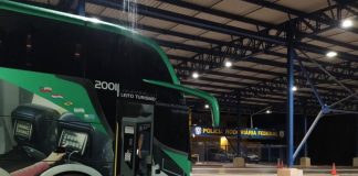 PRF intercepta ônibus com 17 passageiros em MG e descobre que motorista adquiriu CNH por R$ 1.200 PRF intercepta ônibus com 17 passageiros em MG e descobre que motorista adquiriu CNH por R$ 1.200