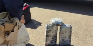 Passageiro de Ônibus Proveniente de Uberlândia é Detido com Cocaína Durante Fiscalização na BR-365 Passageiro de Ônibus Proveniente de Uberlândia é Detido com Cocaína Durante Fiscalização na BR-365