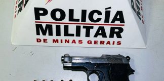 Patos de Minas: Motoqueiro ignora parada em blitz e Polícia Militar localiza veículo, apreendendo arma de fogo Patos de Minas Motoqueiro ignora parada em blitz e Polícia Militar localiza veículo, apreendendo arma de fogo