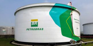 Petrobras anuncia corte de R$ 0,16 por litro no preço do Diesel A Petrobras anuncia corte de R$ 0,16 por litro no preço do Diesel A