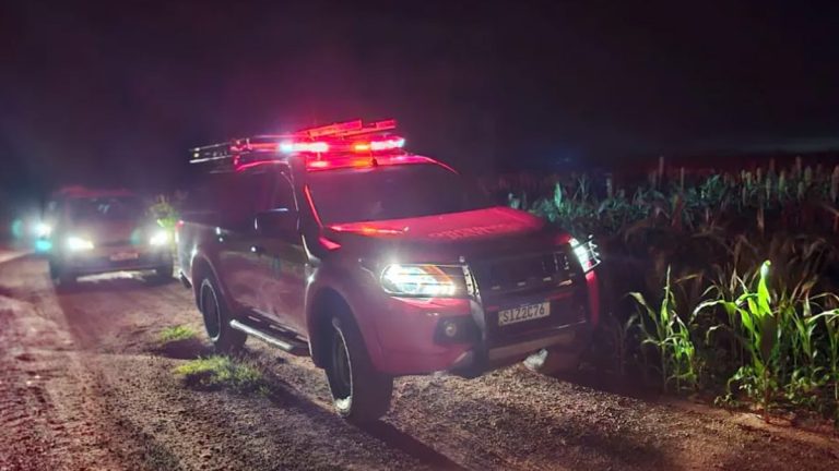 Piloto de paramotor cai em área rural entre Uberlândia e Uberaba e é socorrido às pressas