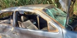 Pneu Estoura, Carro Capota e Quatro Pessoas São Feridas na Estrada entre Patos de Minas e Porto das Posses Pneu Estoura, Carro Capota e Quatro Pessoas São Feridas na Estrada entre Patos de Minas e Porto das Posses