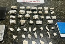 Polícia Militar Detém Jovem por Tráfico de Drogas Após Divulgação em Rede Social em Prata Polícia Militar Detém Jovem por Tráfico de Drogas Após Divulgação em Rede Social em Prata