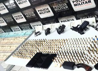 Polícia Militar apreende arsenal e detém três suspeitos por tráfico ilegal de armas em Santa Vitória Polícia Militar apreende arsenal e detém três suspeitos por tráfico ilegal de armas em Santa Vitória