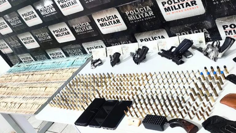 Polícia Militar apreende arsenal e detém três suspeitos por tráfico ilegal de armas em Santa Vitória