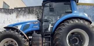 Polícia recupera trator furtado em Goiás em operação em Uberlândia Polícia recupera trator furtado em Goiás em operação em Uberlândia
