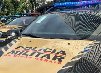 Uberlândia: Criança Trancada em Casa Pede Socorro ao Pai e é Resgatada pela PM Uberlândia Criança Trancada em Casa Pede Socorro ao Pai e é Resgatada pela PM