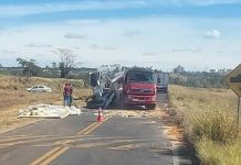 Acidente com caminhão causa congestionamento na avenida K, em Uberlândia Acidente com caminhão causa congestionamento na avenida K, em Uberlândia