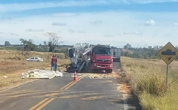 Acidente com caminhão causa congestionamento na avenida K, em Uberlândia Acidente com caminhão causa congestionamento na avenida K, em Uberlândia