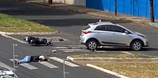 Acidente em Uberlândia: Carro atinge motociclista na Avenida César Finotti Acidente em Uberlândia Carro atinge motociclista na Avenida César Finotti