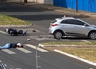 Acidente em Uberlândia: Carro atinge motociclista na Avenida César Finotti Acidente em Uberlândia Carro atinge motociclista na Avenida César Finotti