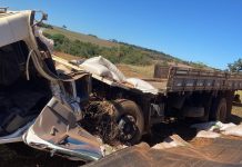 Capotamento na LMG-746 resulta em morte de passageiro e motorista ferido Capotamento na LMG-746 resulta em morte de passageiro e motorista ferido