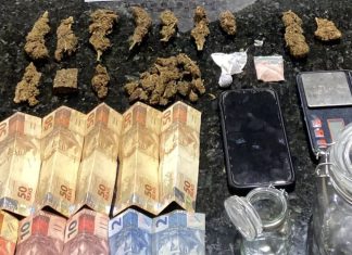 Mulher é detida por tráfico de drogas no bairro Edna, em Prata Mulher é detida por tráfico de drogas no bairro Edna, em Prata